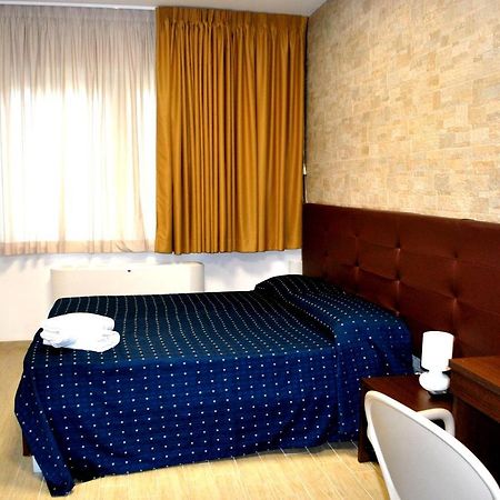 Piazza Dante Hotell Taranto Eksteriør bilde