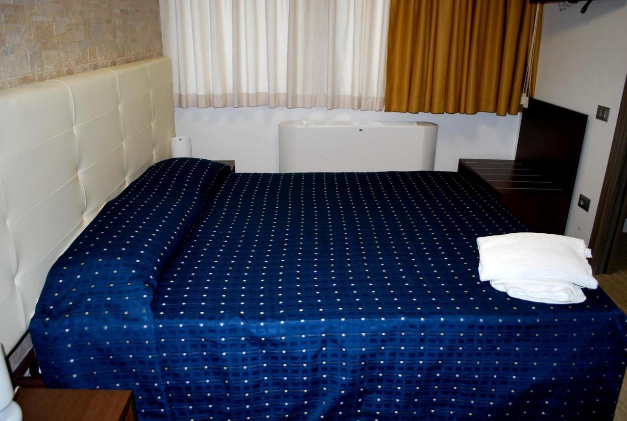Piazza Dante Hotell Taranto Eksteriør bilde