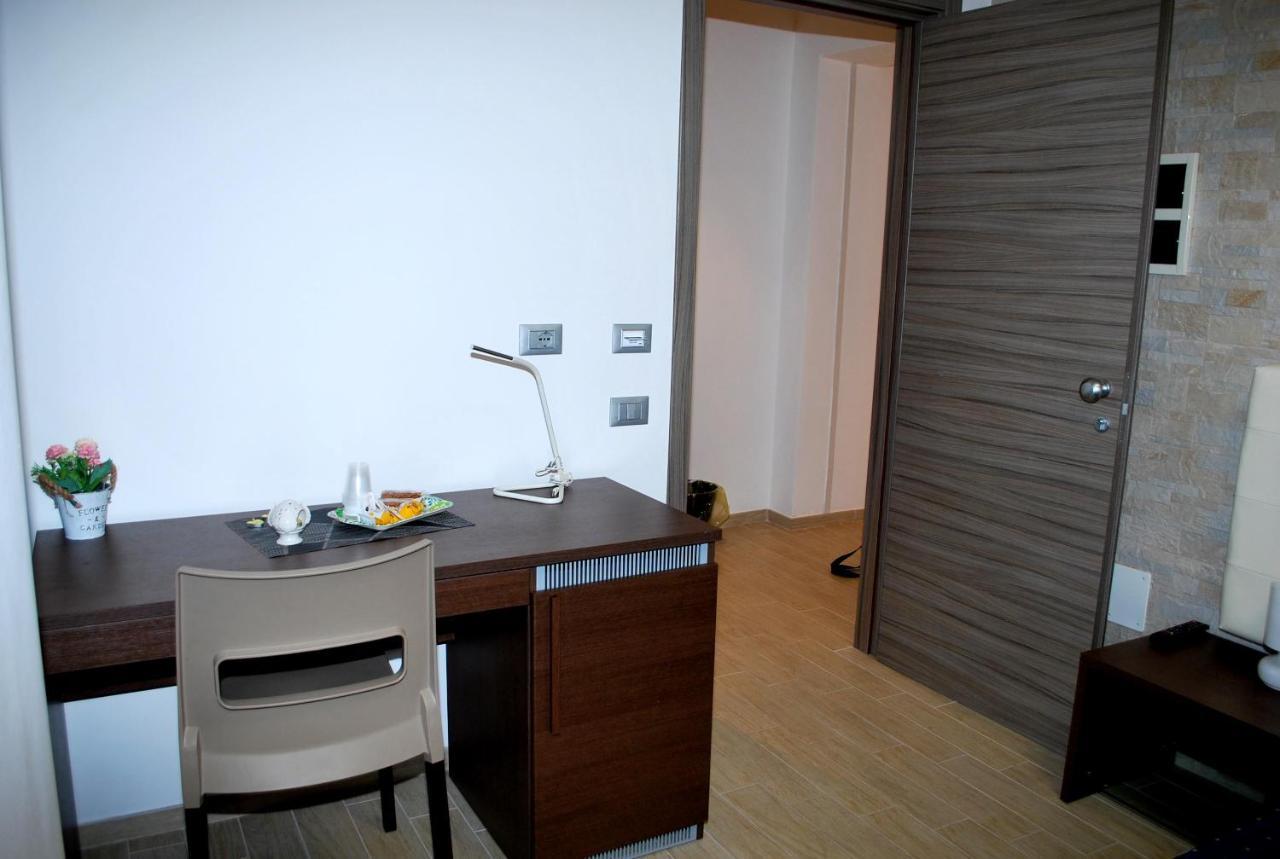 Piazza Dante Hotell Taranto Eksteriør bilde