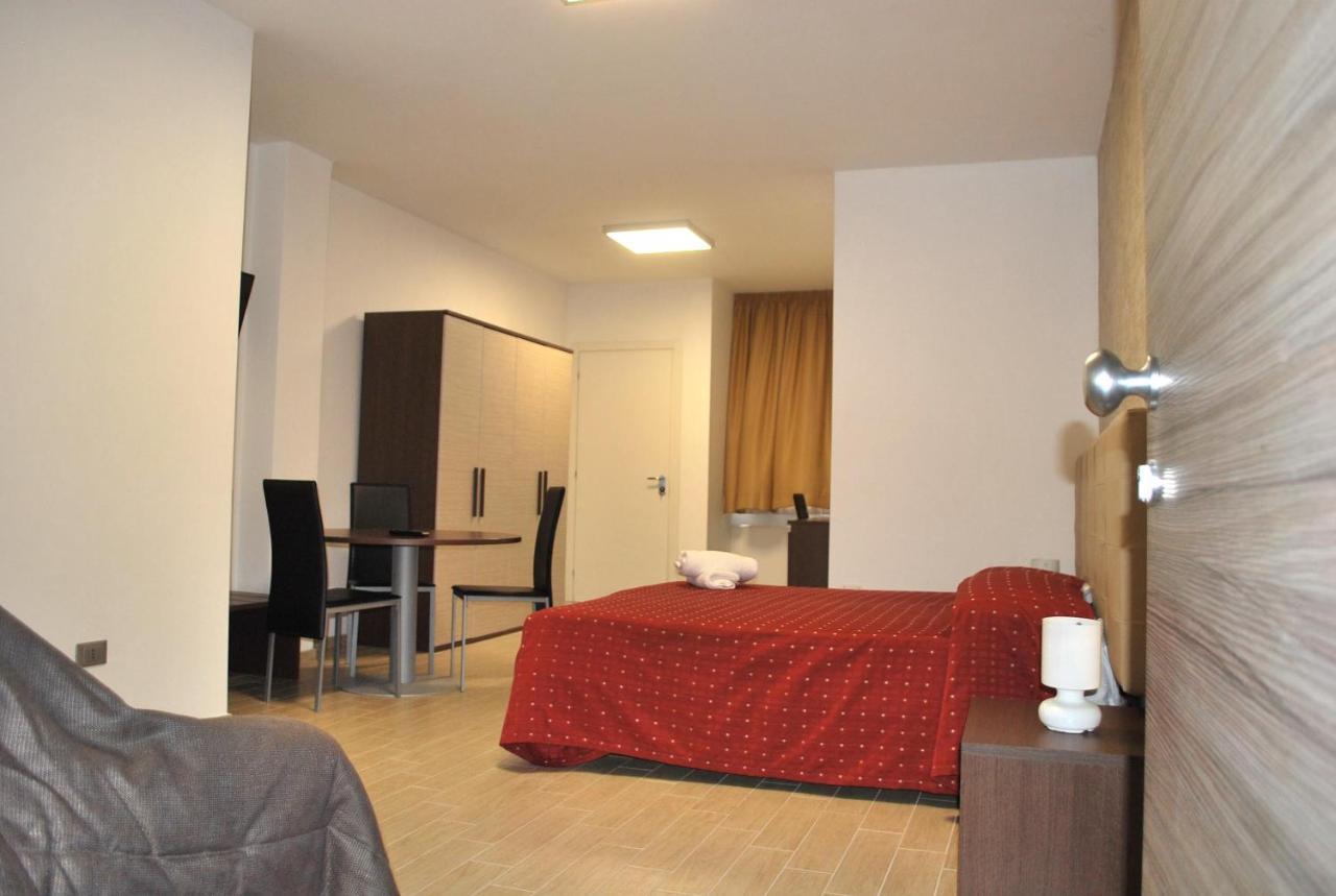 Piazza Dante Hotell Taranto Eksteriør bilde