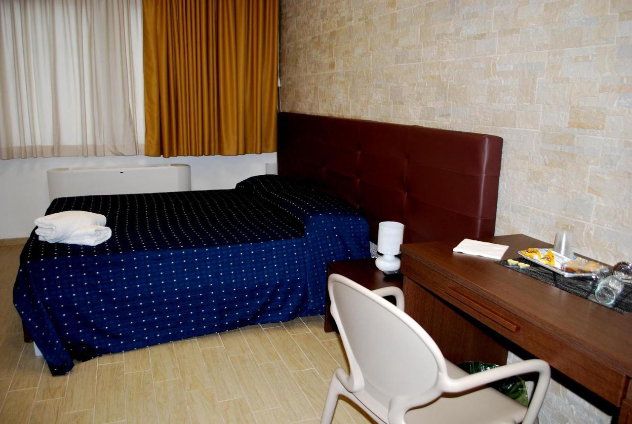 Piazza Dante Hotell Taranto Eksteriør bilde