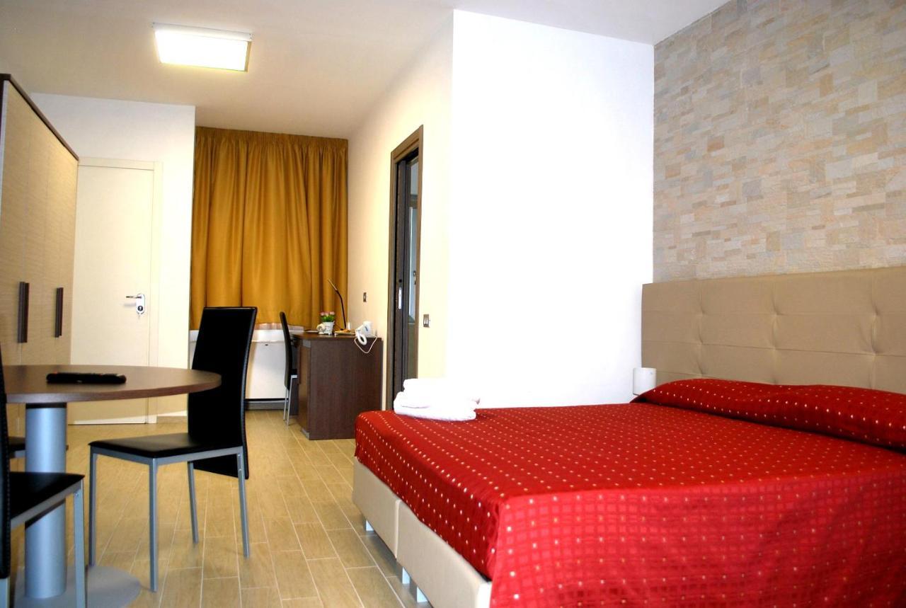 Piazza Dante Hotell Taranto Eksteriør bilde