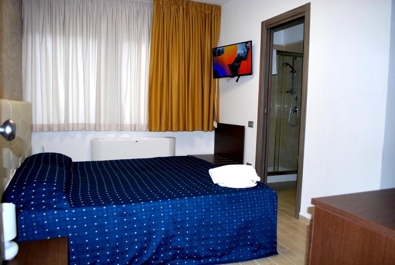 Piazza Dante Hotell Taranto Eksteriør bilde