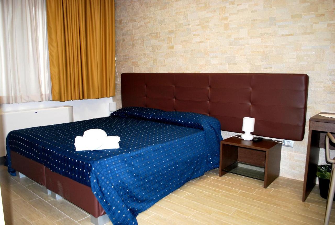 Piazza Dante Hotell Taranto Eksteriør bilde
