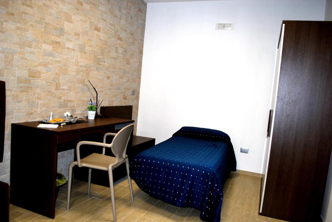 Piazza Dante Hotell Taranto Eksteriør bilde