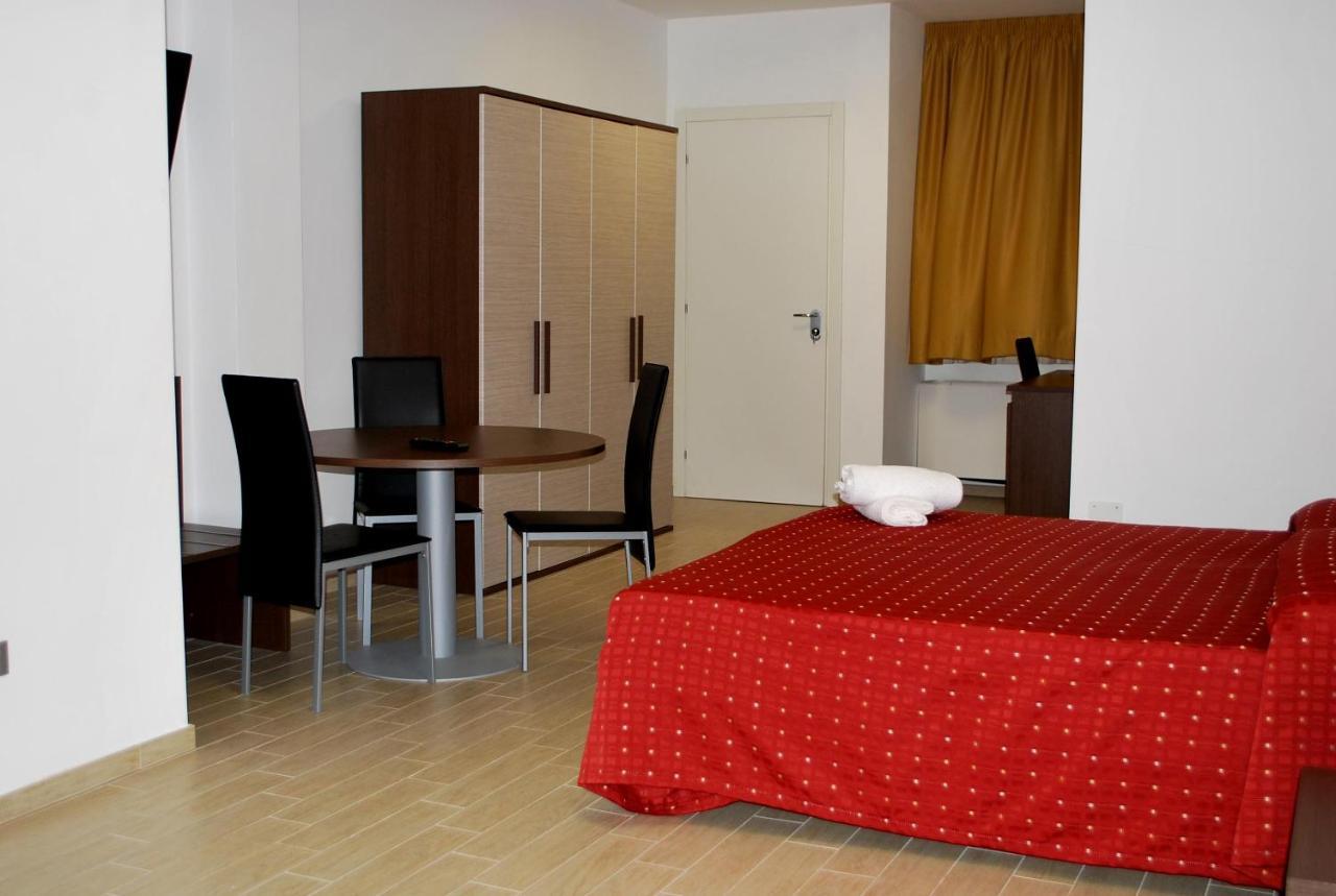 Piazza Dante Hotell Taranto Eksteriør bilde
