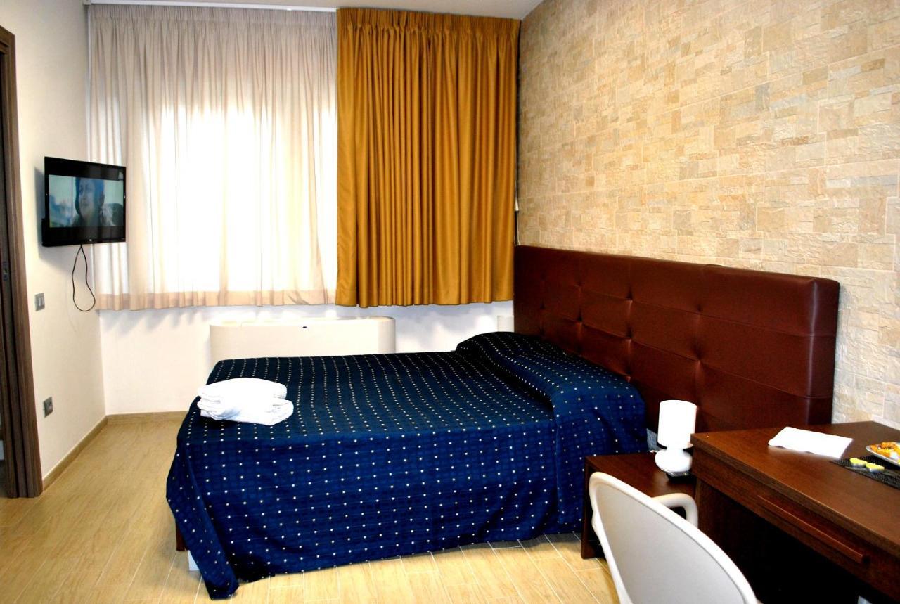 Piazza Dante Hotell Taranto Eksteriør bilde
